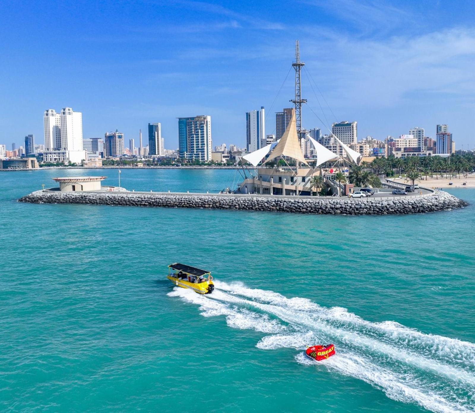 Marina Hotel Kuwait City Exterior photo Manama skyline