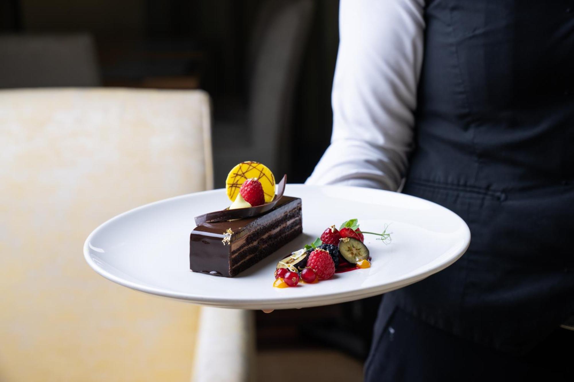 Marina Hotel Kuwait City Exterior photo A waiter serving dessert